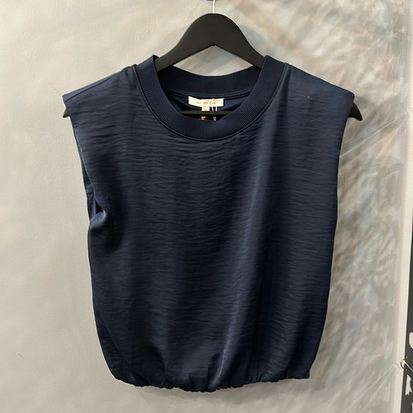 Slightly padded blouson top - Picture 1 of 4